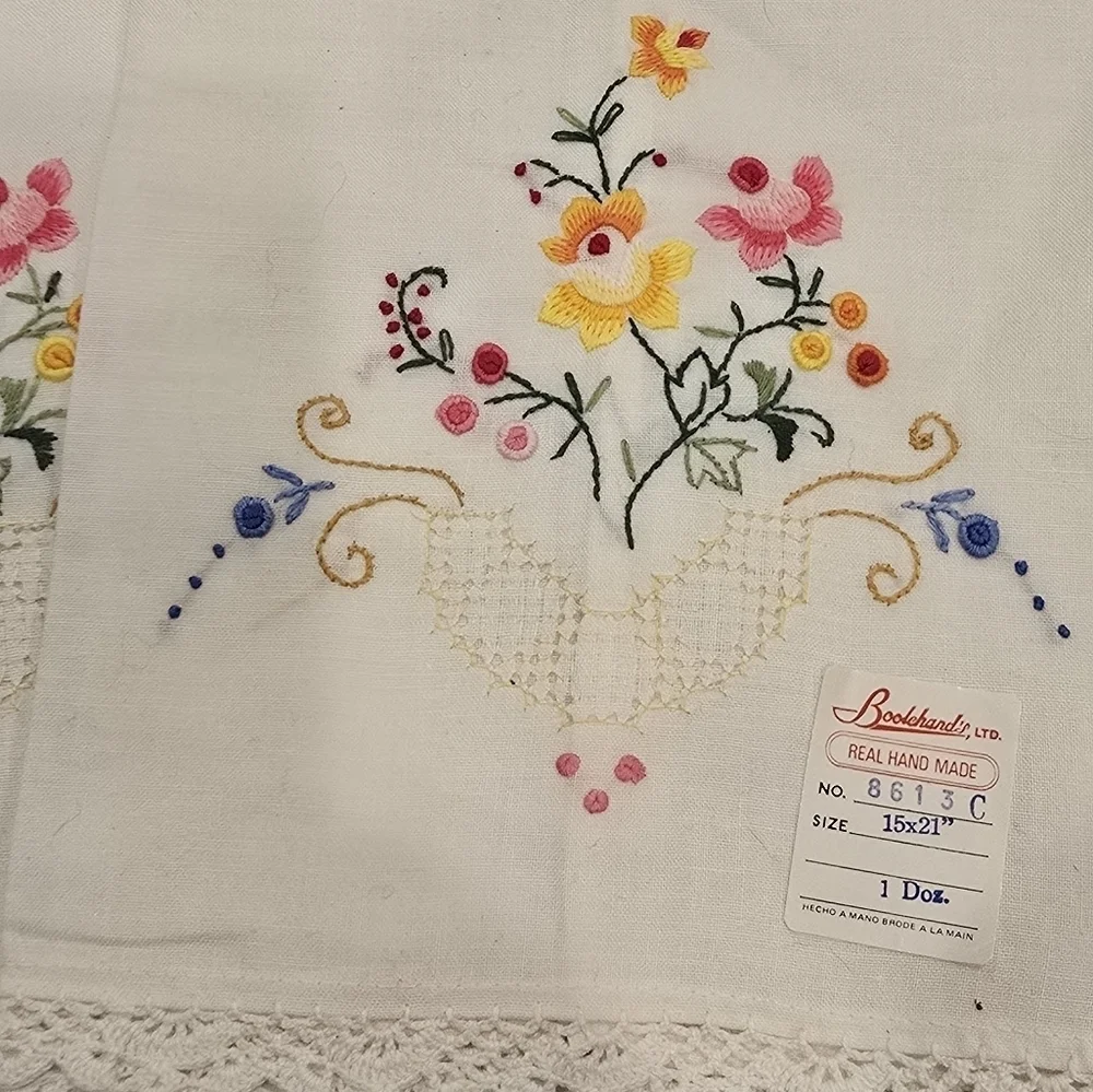 Embroidered Cotton Finger Towel Flowers & Crocheted Edge NWT Vtg